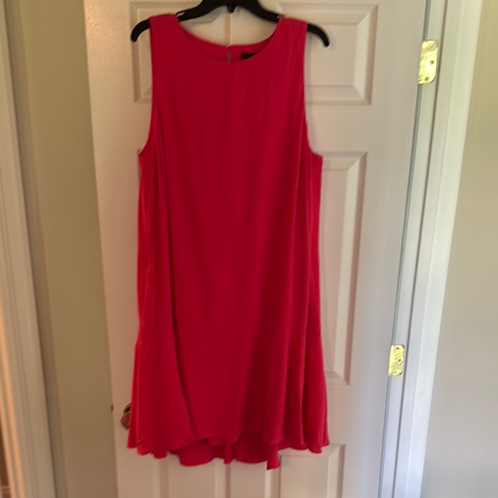 NWT
Ann Taylor sleeveless dress
Coral color
Size XL